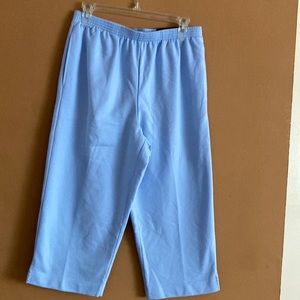 NWT Alfred Dunner Classic Fit Capri. Size S